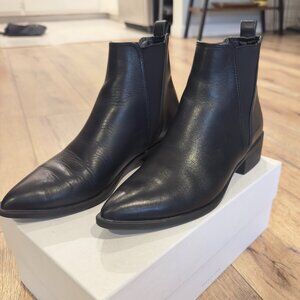 Like New Steve Madden Jerry Chelsea Boots - 7W